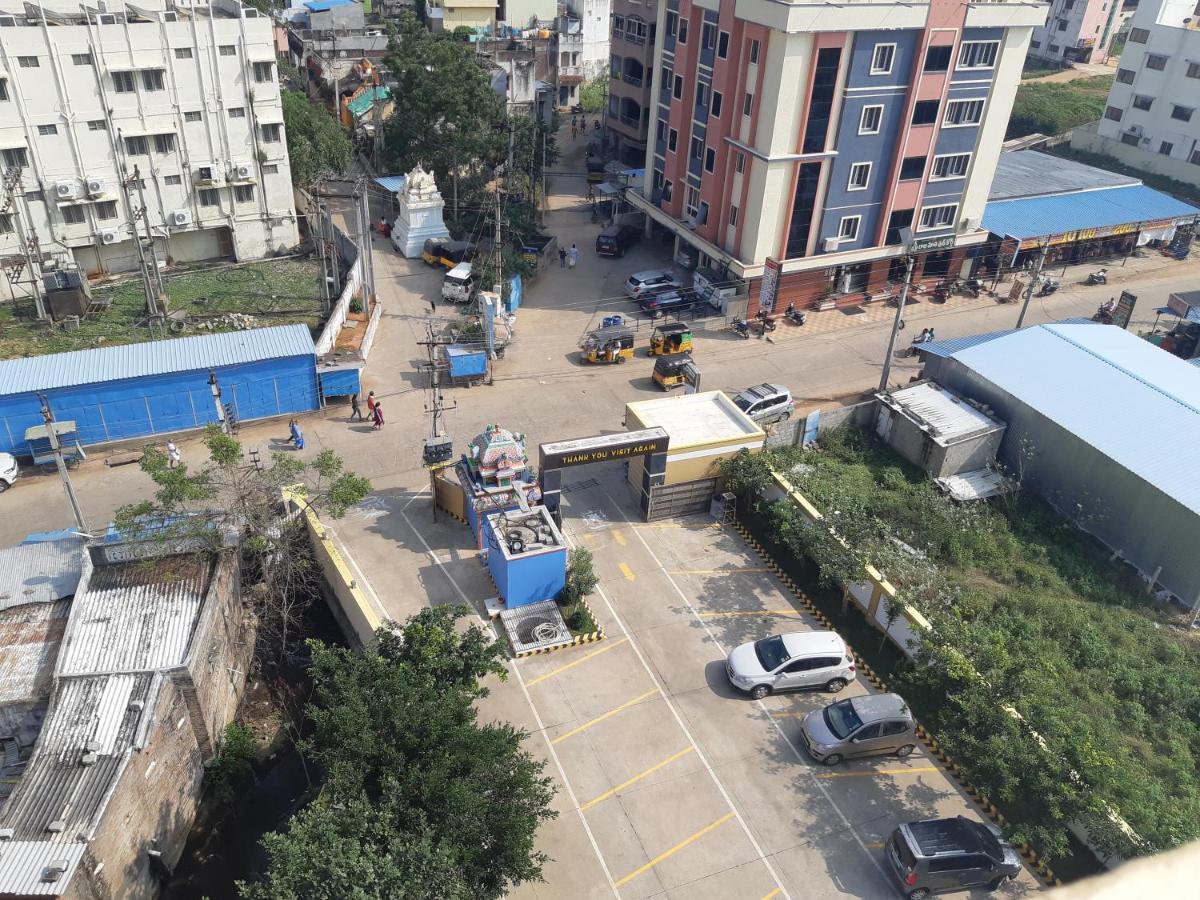 德万什巴努dbr酒店 斯里卡拉哈斯蒂 外观 照片
